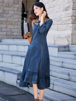 2023 Новое осенне-зимнее женское джинсовое платье приталенного силуэта в стиле ретро с круглым вырезом и вышивкой, платье с длинными рукавами на завязках